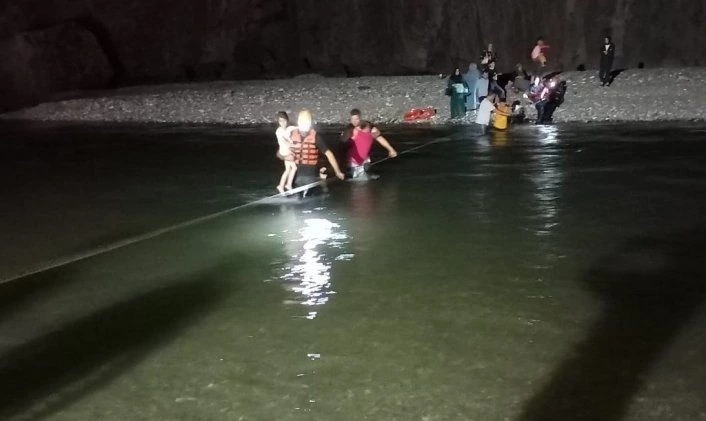 Sincik’te piknikçiler mahsur kaldı: AFAD ekipleri kurtardı 