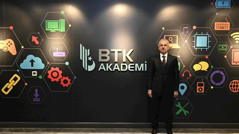 Yapay zeka eğitimleri artık cep telefonunda: BTK Akademi mobil uygulaması kullanıma açıldı 