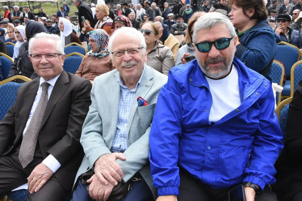 Bal tadında bir şenlik ve siyasette yeni renkler