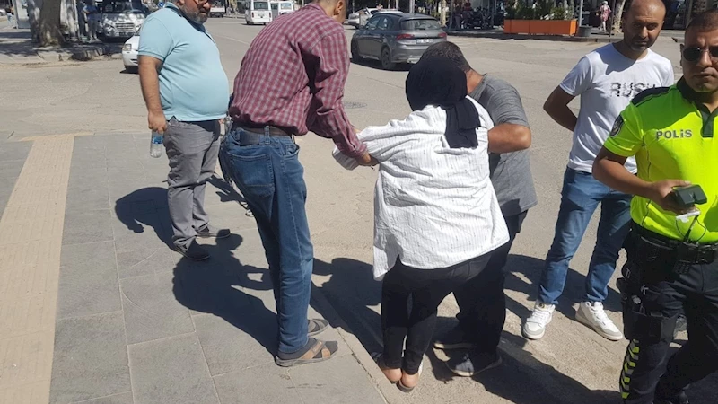 Yanipınar Camii önünde motosiklet bir kadına çarptı 