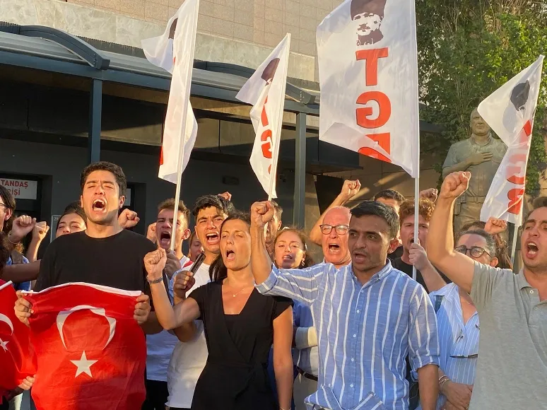 ABD askerine çuval geçiren 10 genç tutuklandı