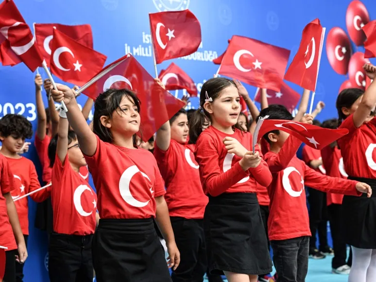 ‘Dünya 5’ten büyük’ ise neden iki Batı dili!