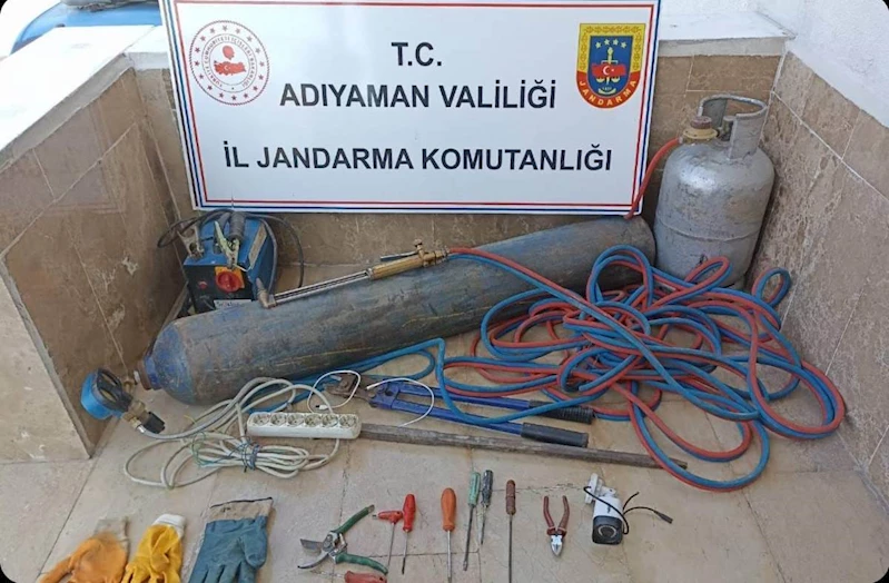 Tren raylarını çalmak isteyen 4 şüpheli suçüstü yakalandı 