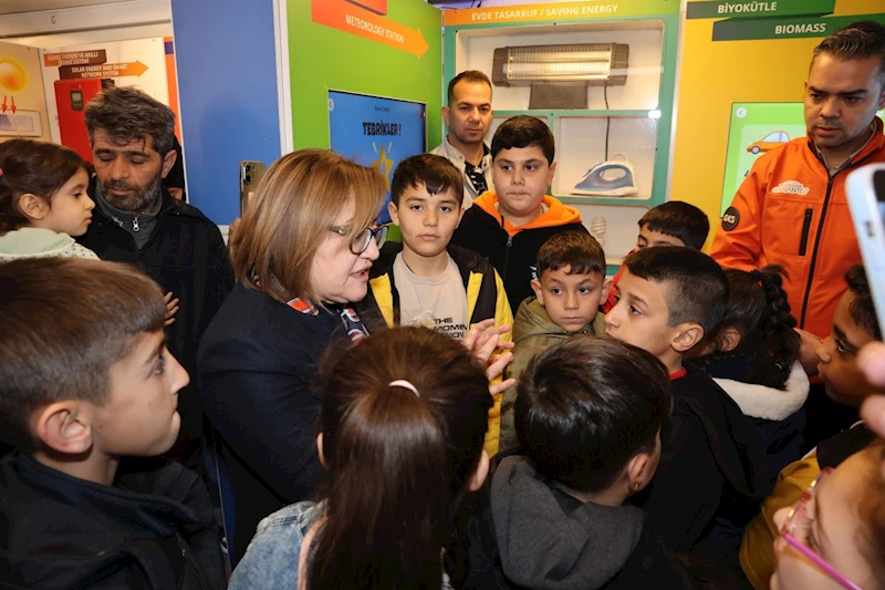 Başkan Şahin Nizip’te çocuklarla bilim tırında buluştu 