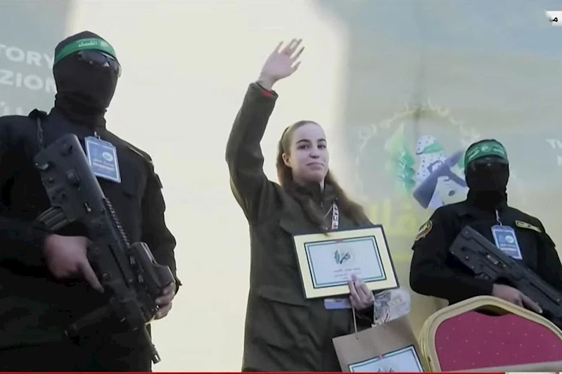 HAMAS üç işgalci esiri Kızılhaç