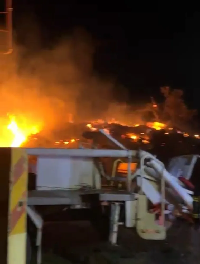 Oltu Bahçecik Mahallesi’nde Samanlık Yangını Korkuttu