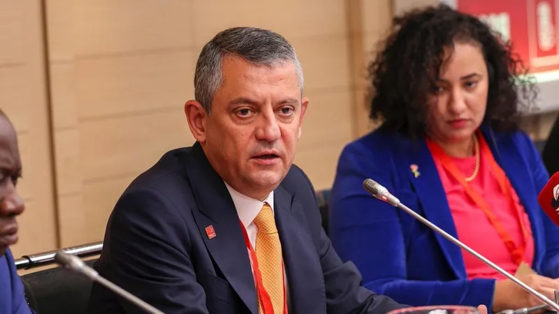 Özgür Özel: “Gazze’de barış için Sosyalist Enternasyonal Komisyonu devreye girmeli” 