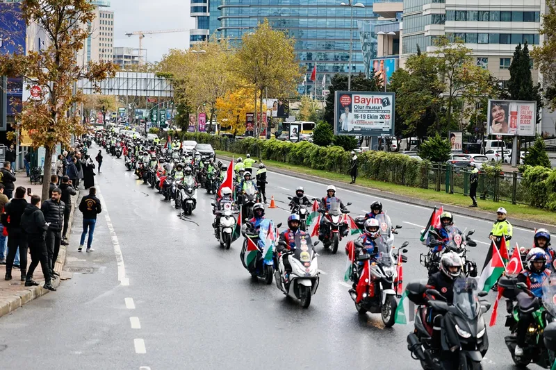 Özgür Gazze için yüzlerce motosiklet ve araç konvoyu