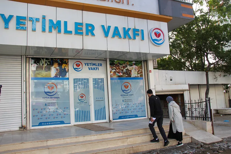 Yeni evlenen çiftten örnek davranış: Düğün takılarını Gazze