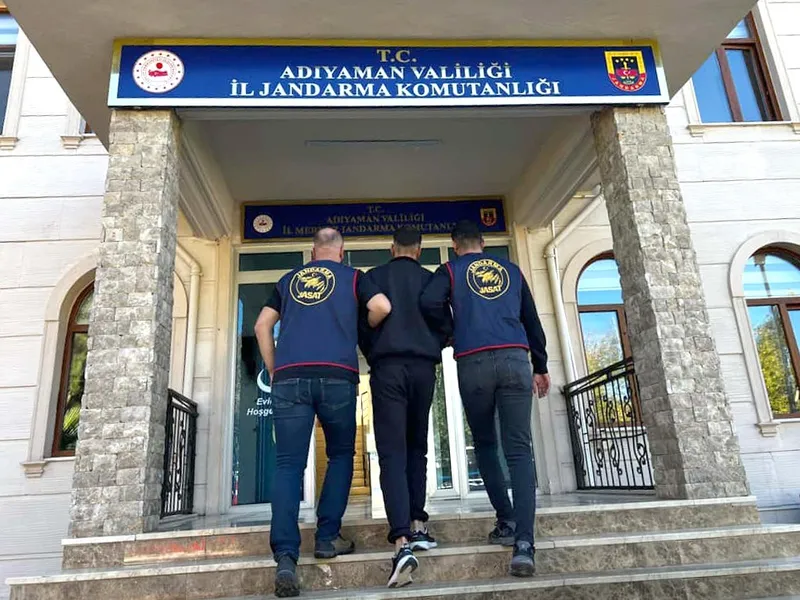 Fuhuşa teşvik suçundan 12 yıl hapis cezası bulunan şüpheli tutuklandı 