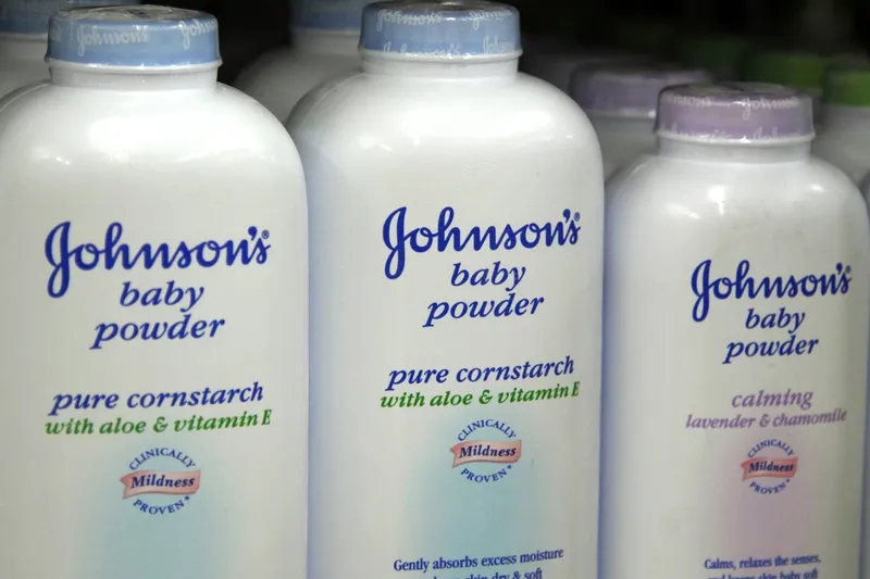  Johnson & Johnson bebek pudrasında kanserojen madde 
