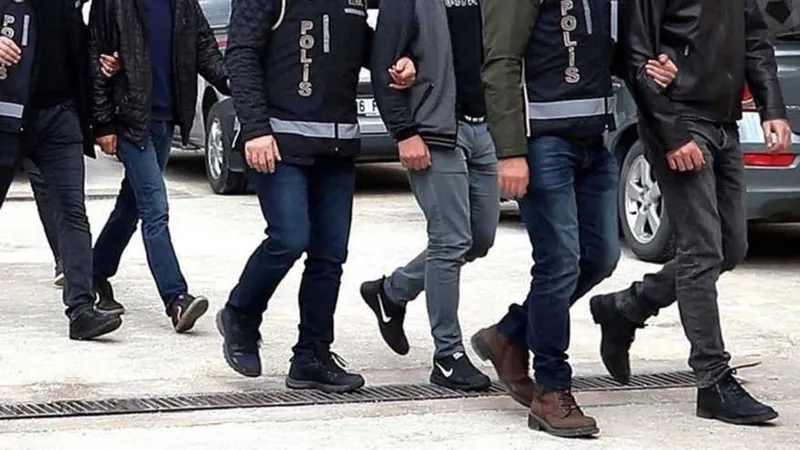 İstanbul merkezli 5 ilde silahlı suç örgütüne operasyon: 32 kişi gözaltında