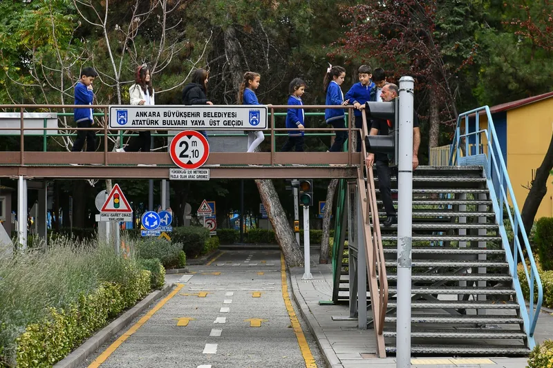  BÜYÜKŞEHİR BELEDİYESİ’NDEN ÇOCUKLARA TRAFİK EĞİTİMİ