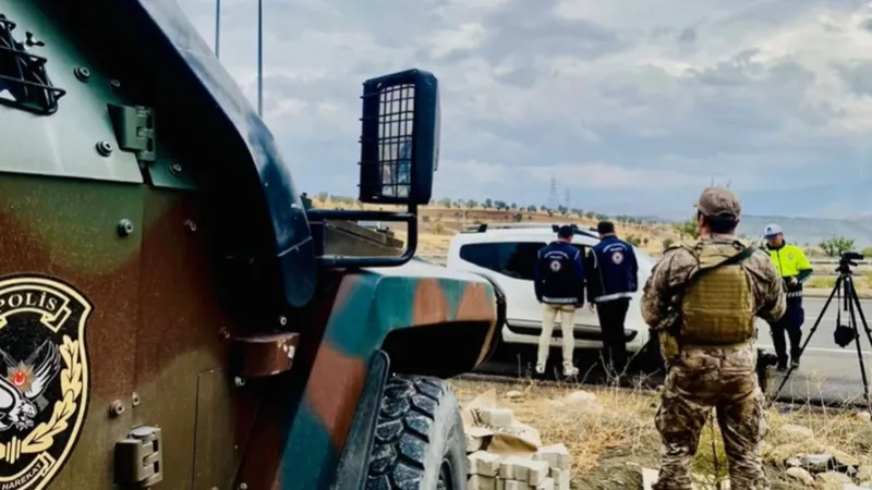 81 ilde göçmen kaçakçılığı operasyonu: 783 düzensiz göçmen yakalandı  - Videolu Haber