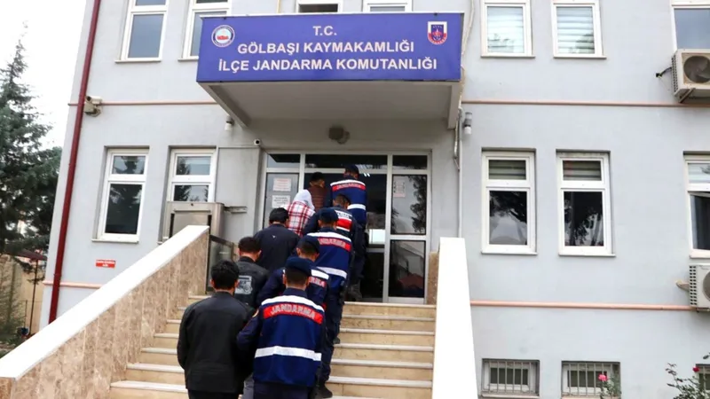 Adıyaman ve Malatya’da jandarmadan uyuşturucu operasyonu: 10 gözaltı 