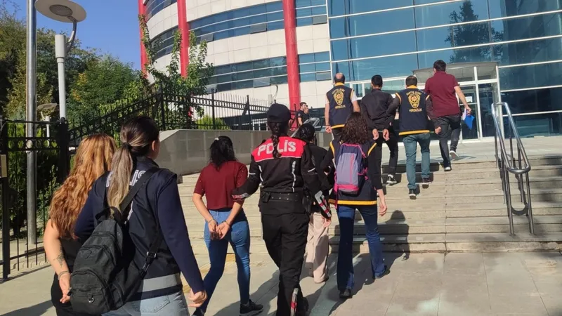 Osmaniye’den Adıyaman’a gelerek hırsızlık yapan 4 şüpheli tutuklandı 