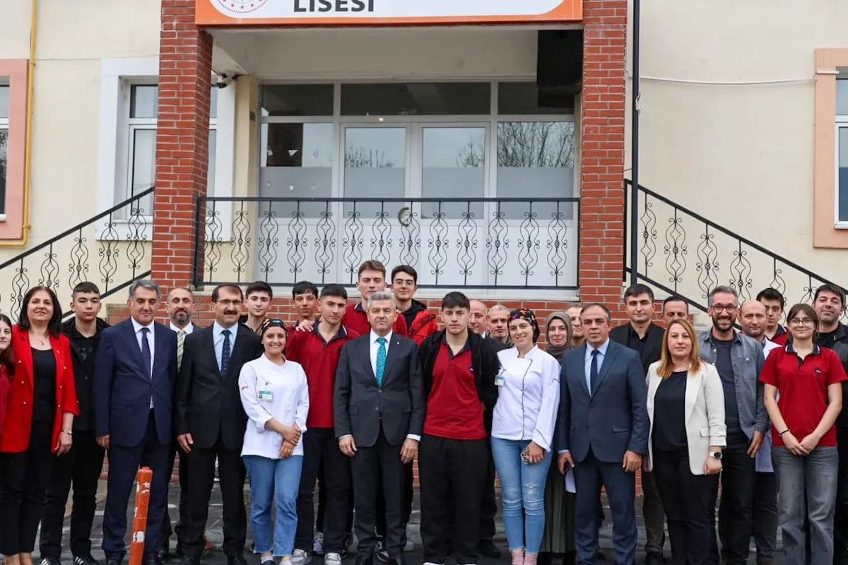 Artvin Valisi Ergün lise öğrencileriyle bir araya geldi