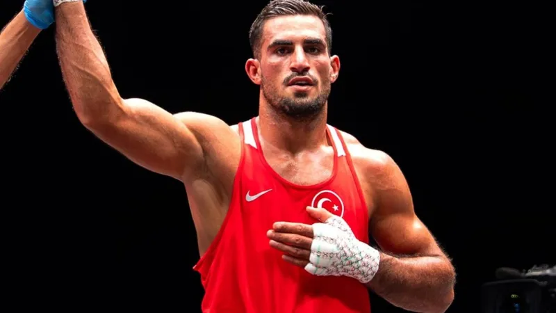 Şanlıurfa’lı Boksör Emrah Yaşar, dünya boks sıralamasında ilk 5’e girdi 