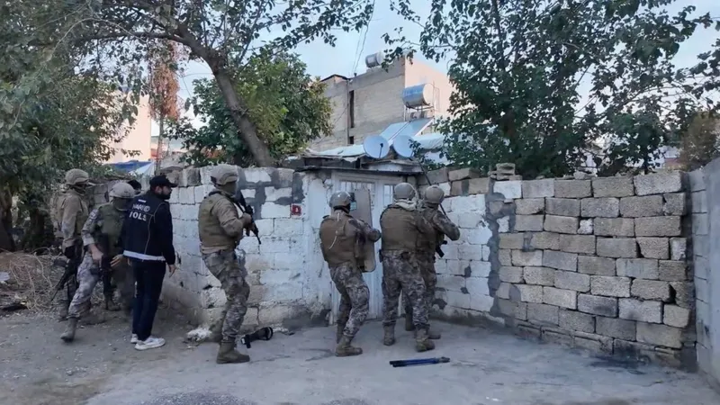 Adıyaman’da uyuşturucu operasyonu: 4 şüpheli tutuklandı  - Videolu Haber