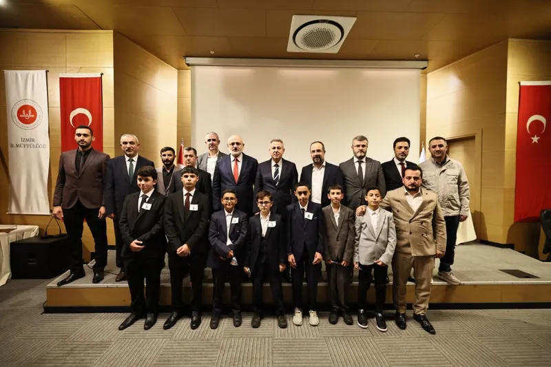 Kur’an-ı Kerim’i güzel okuma yarışması Türkiye finali İzmir’de gerçekleştirildi