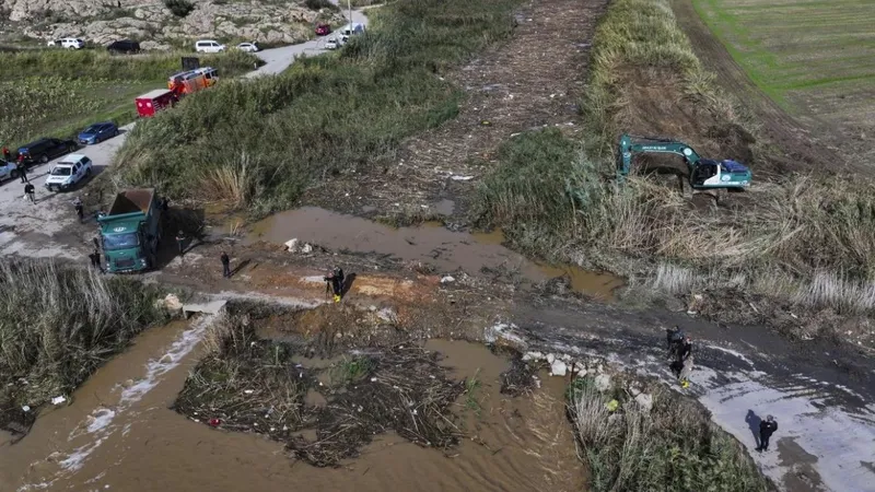 Foça’da sel faciası: Kayıp vatandaşın cansız bedenine ulaşıldı