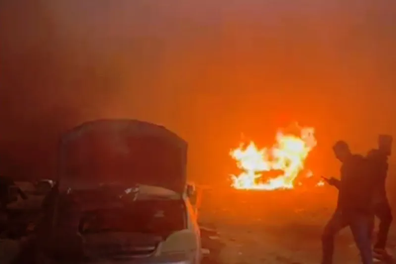 İşgalci siyonistler Ramallah’ta Filistinlilere ait üç aracı yaktı