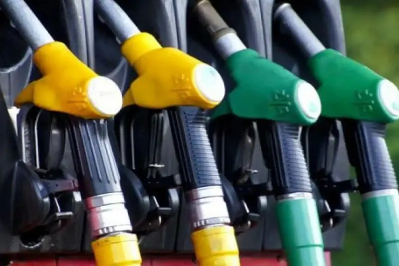 Akaryakıta gece yarısı yapılan zam tabelalara yansıdı