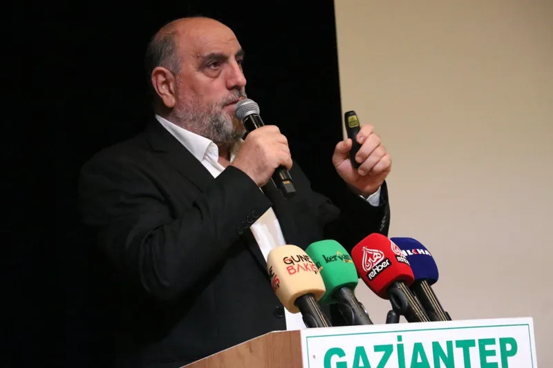 Dr. Dursun: Namaz, karakterleri inşa eder