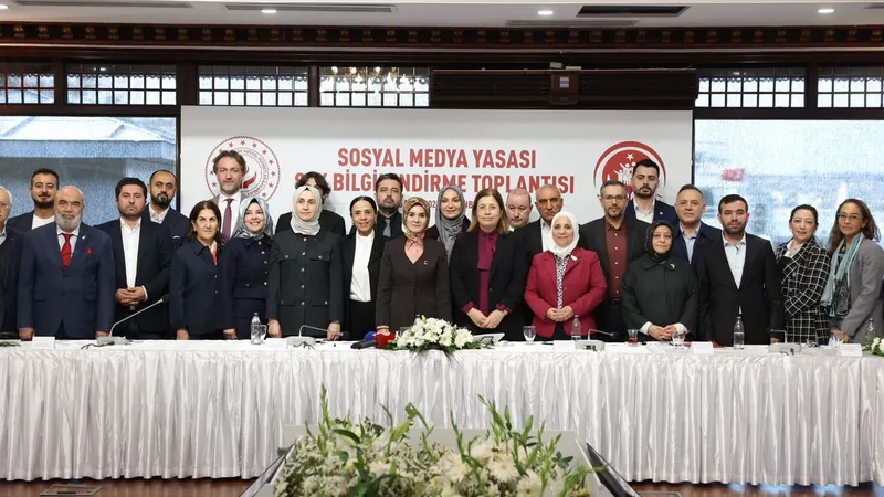 Bakan Göktaş, sosyal medya düzenlemesi için STK temsilcileriyle bir araya geldi