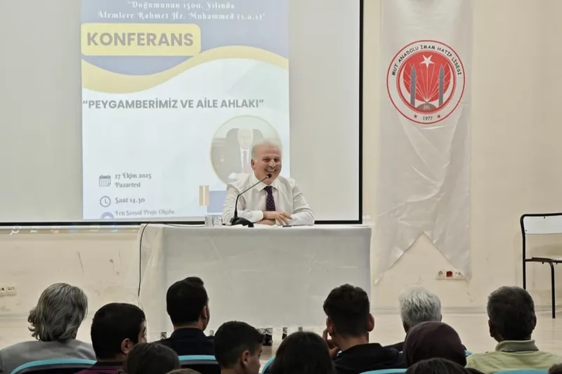 İl Müftüsü Aydın Yığman, “Peygamberimiz ve Aile Ahlakı” Konferansında Gençlerle Buluştu