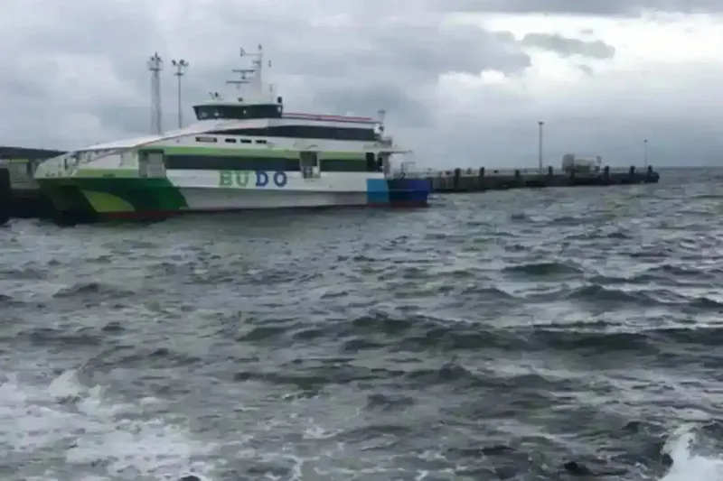 Deniz ulaşımında fırtına engeli: Çok sayıda sefer iptal edildi