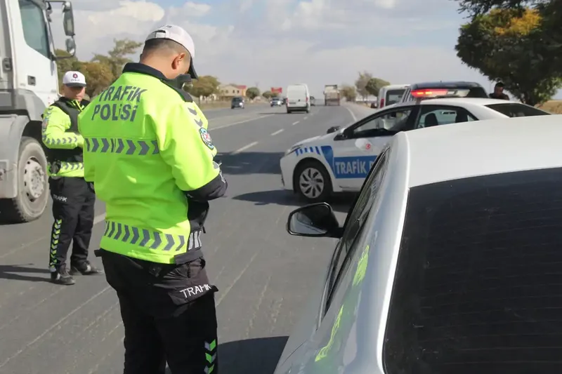 Yeni trafik cezaları kanunu askıya alındı