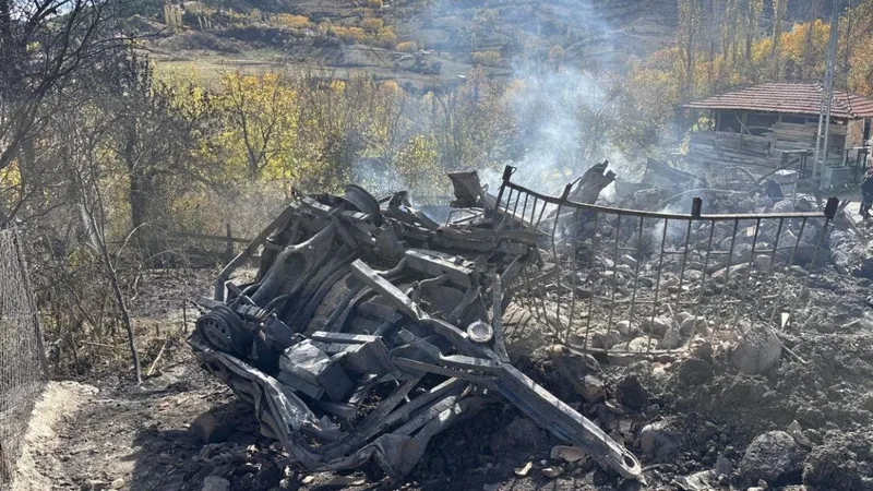 Çankırı’da köy yangını: 6 ev ve 1 ahır küle döndü