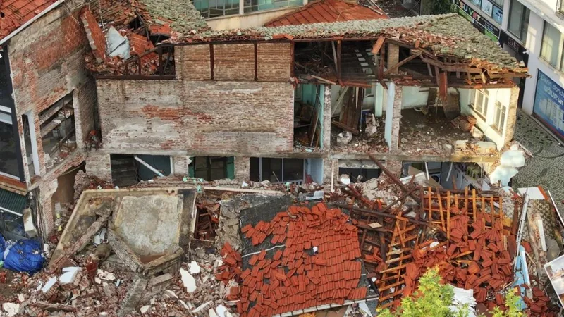 Balıkesir’de 6,1’lik depremin ardından 330 artçı sarsıntı kaydedildi