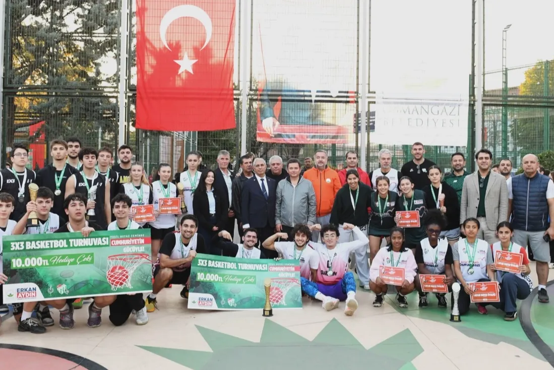 Bursa Osmangazi’de basketler Cumhuriyet için atıldı