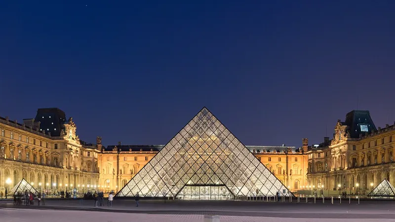Louvre soygununda iki zanlı suçunu itiraf etti