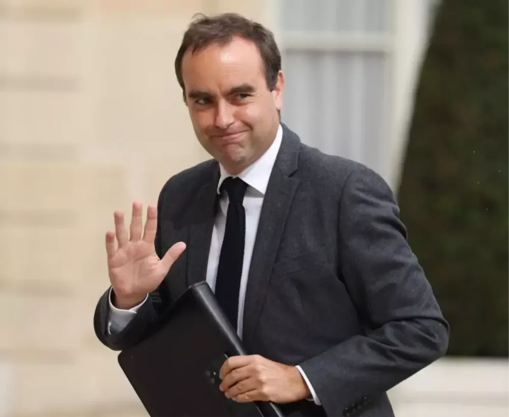 Fransa Başbakanı Sébastien Lecornu Görevinden İstifa Etti