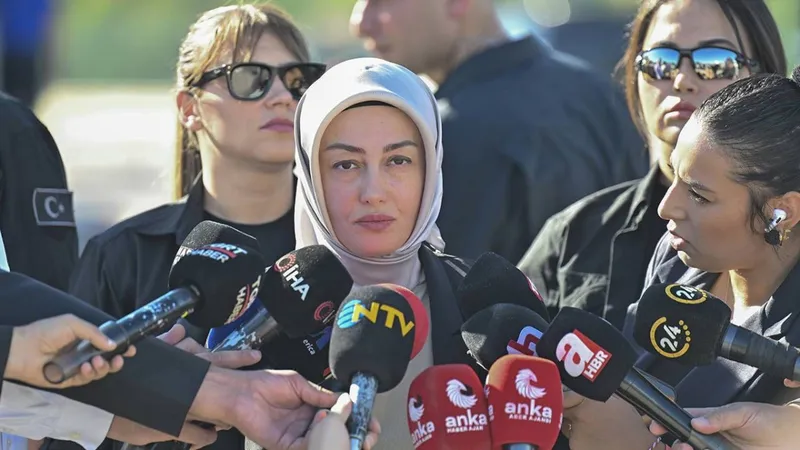 Ayşe Ateş: 