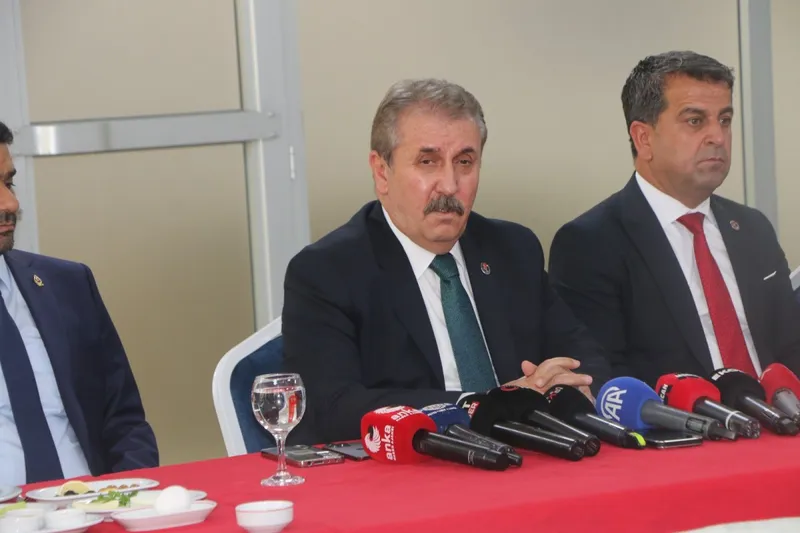 Destici’den Meclis’teki ‘Biji Serok Apo’ sloganına sert tepki: ‘Kafalarını ezip geçeceksin’ 
