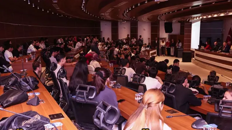 MAKÜ’de küresel buluşma 50 ülkeden 1500 öğrenci geldi!