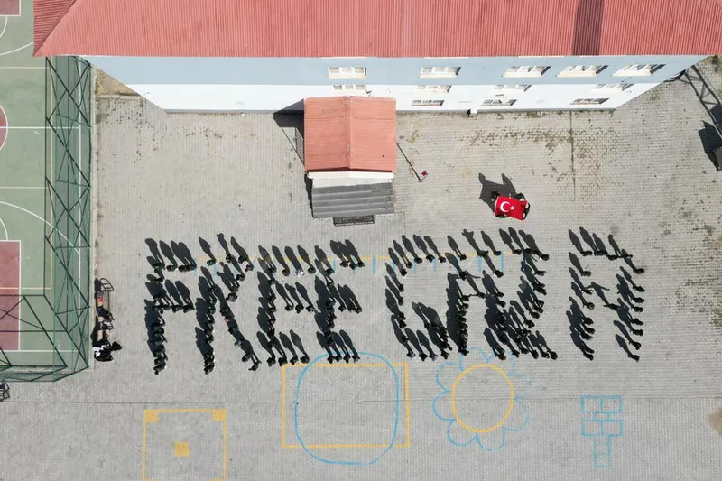 Van’daki öğrenci ve öğretmenler “Filistin İçin Tek Yürek” oldu