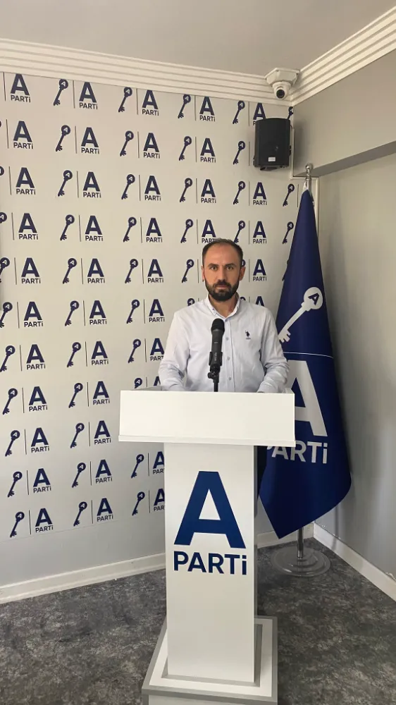 Gazi Meclisi’nde Katil Öcalan’a Methiyeler ve Kürtçe Sloganlar: Anahtar Parti’den Tepki