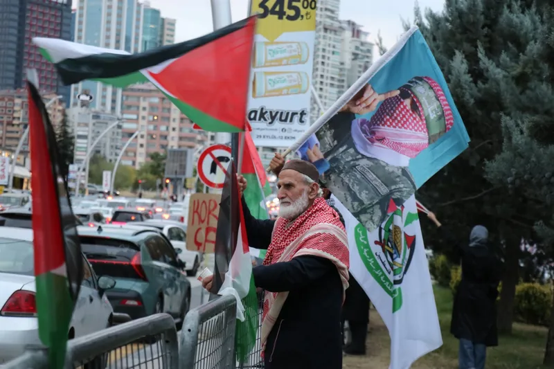 Gazze nöbeti 50. gününde ABD Büyükelçiliği önünde sürüyor