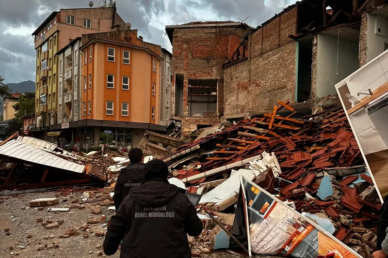 Bakan Kurum: Sındırgı depreminin hasar tespit çalışmalarını tamamladık