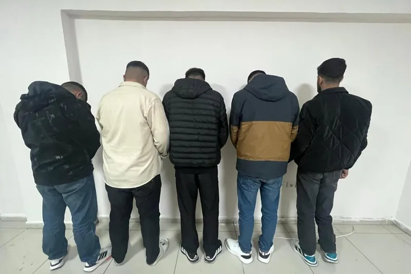 Gaziantep’te ruhsatsız silah ve uyuşturucu ele geçirildi: 5 şüpheli yakalandı