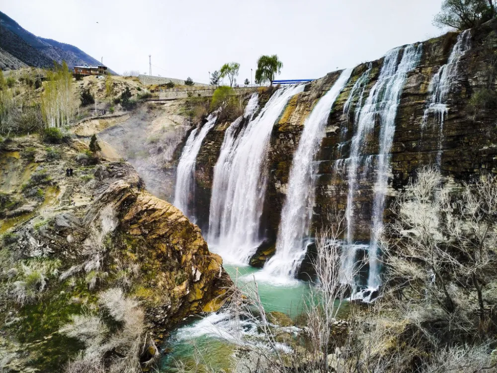 Tortum Gölü ve Şelalesi “Kesin Korunacak Hassas Alan” İlan Edildi.