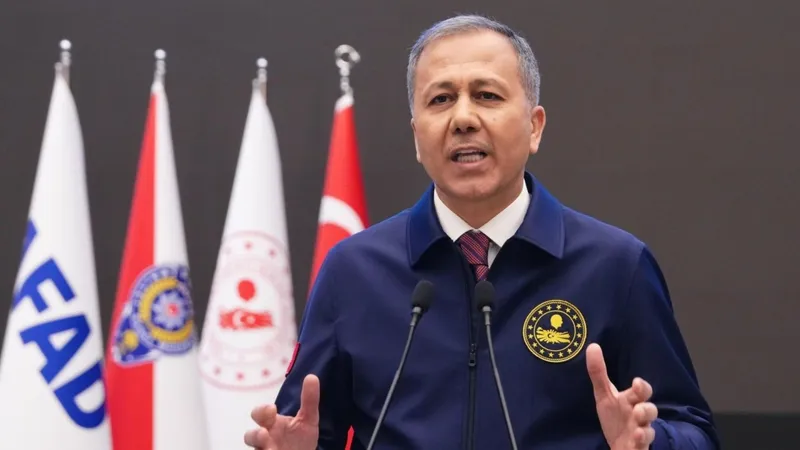 Bakan Yerlikaya duyurdu: 23 ilde ‘nitelikli dolandırıcılık şebekelerine