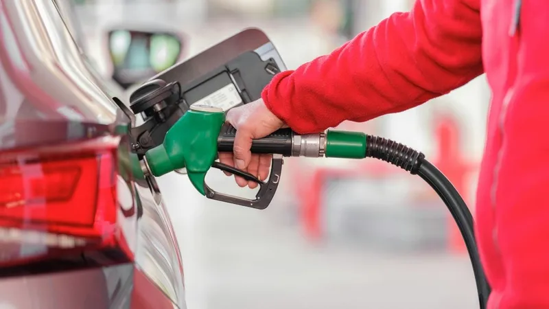Benzine zam geliyor: Litre fiyatı 55 TL’yi geçecek