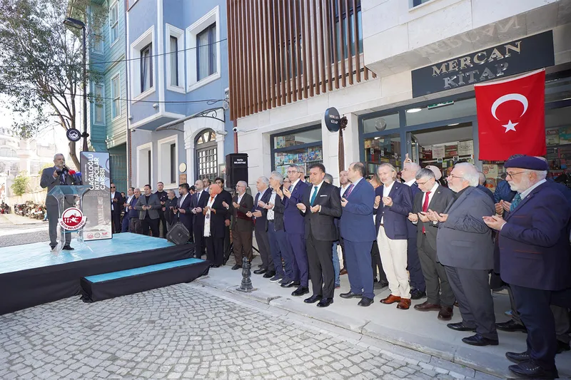 Cağaloğlu Kitapçılar Sokağı hizmete açıldı
