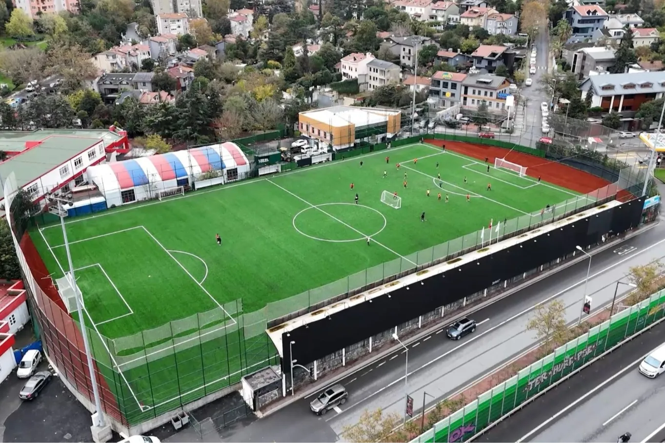 İstanbul Büyükşehir Belediyesi Beşiktaş’taki İsmet İnönü Spor Tesisi’ni yeniledi